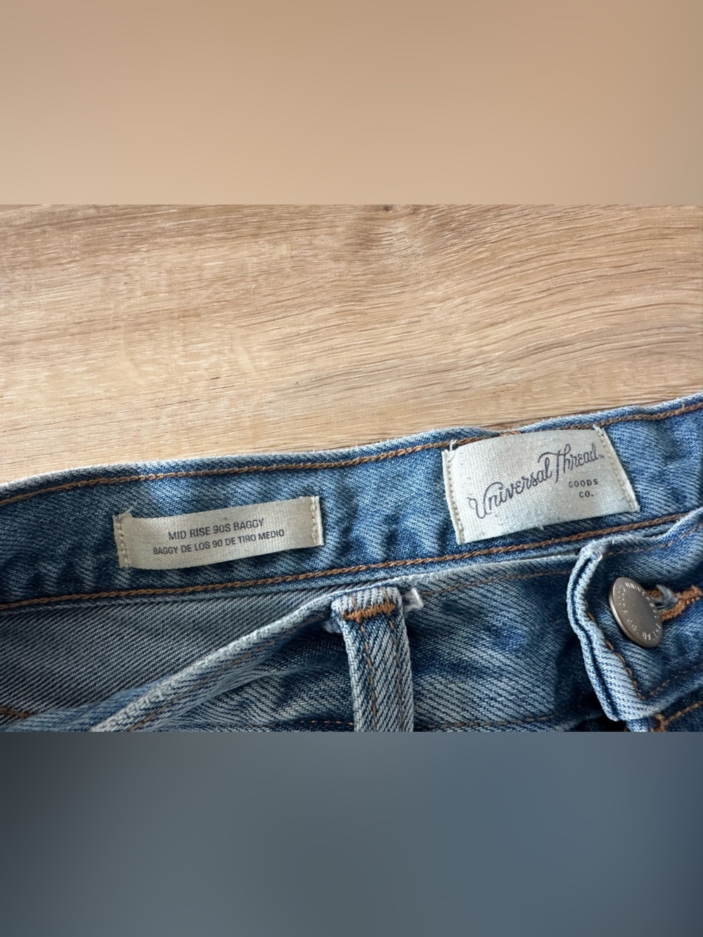 Universal Thread Mid Rise 90s baggy Jeans gold studded detail - Picture 3 of 3